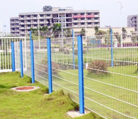 格爾木桃型柱護(hù)欄網(wǎng)