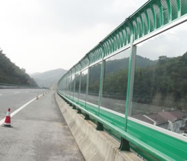 格爾木公路聲屏障